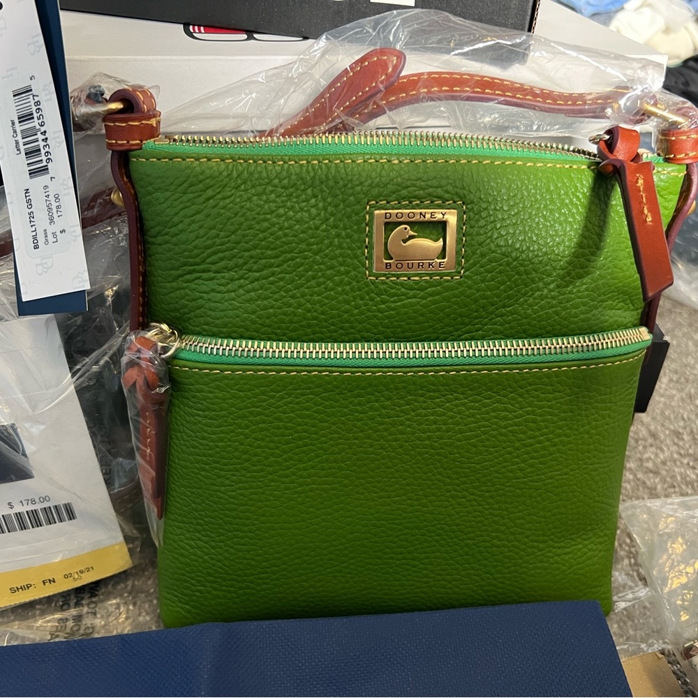 Dooney&Bourke, green, 2 zip, cross body, I know- a lot of commas